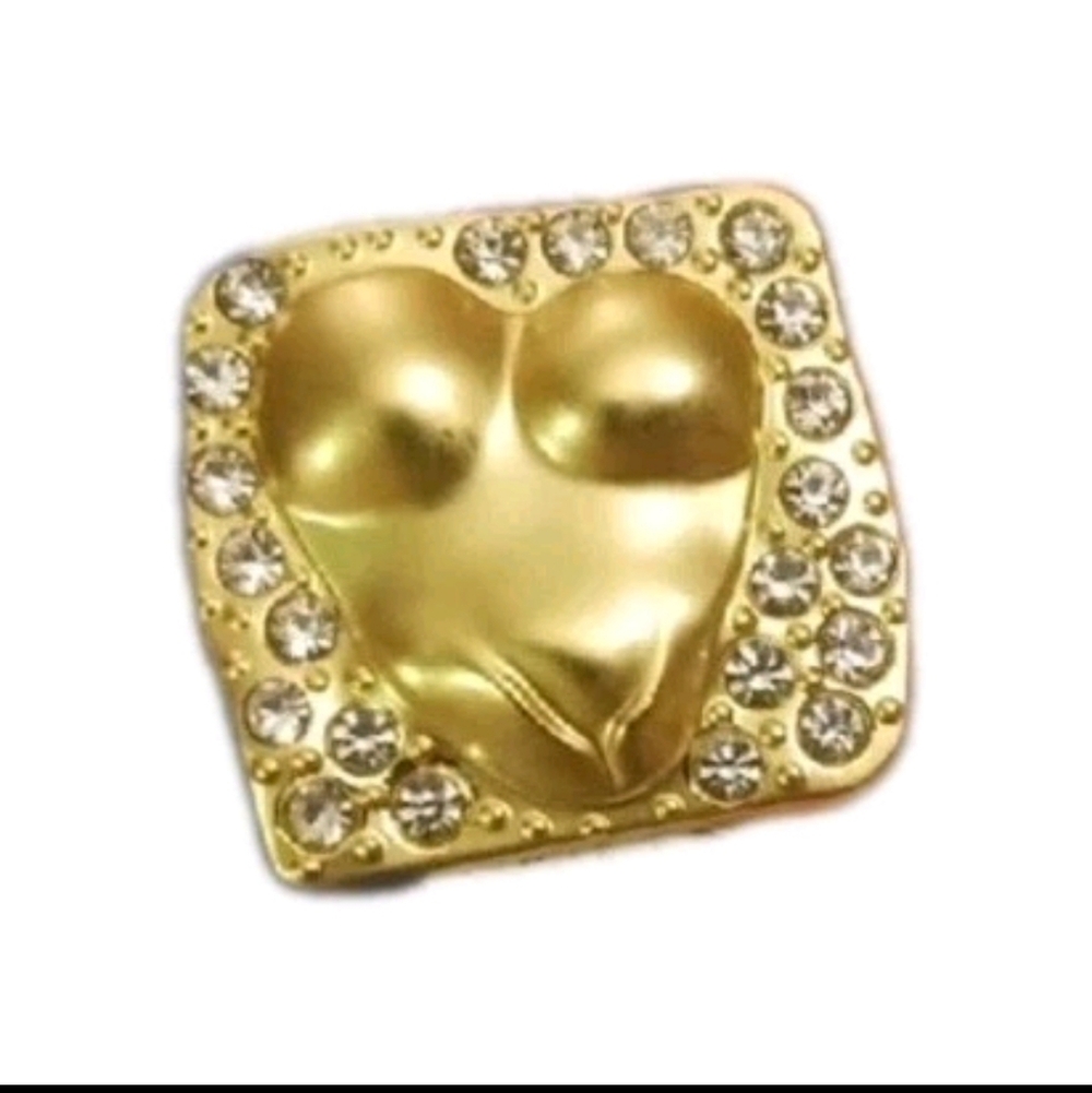 Schiaparelli Brooch button Womb.